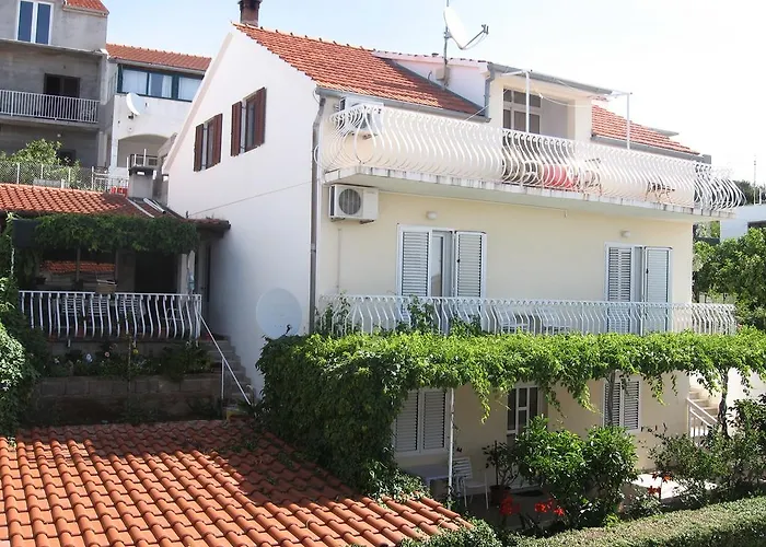 Apartmani Niki Hvar