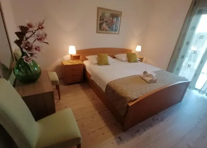 Apartmani Niki Hvar