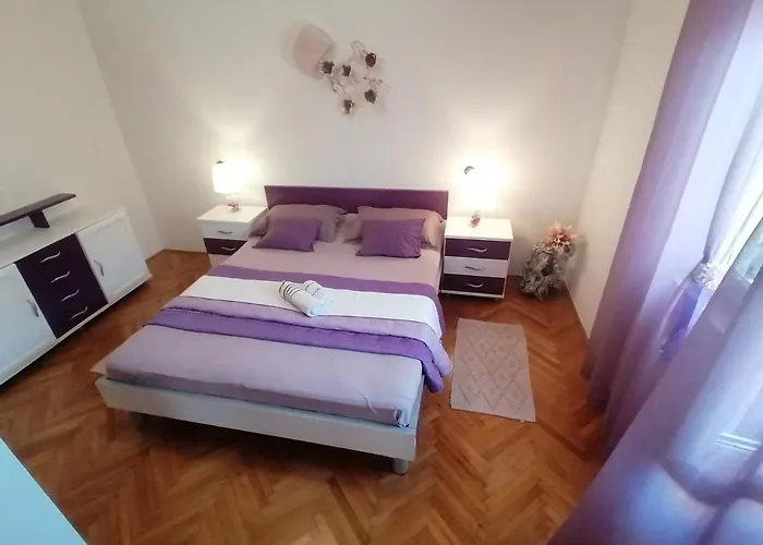 Apartmani Niki Hvar