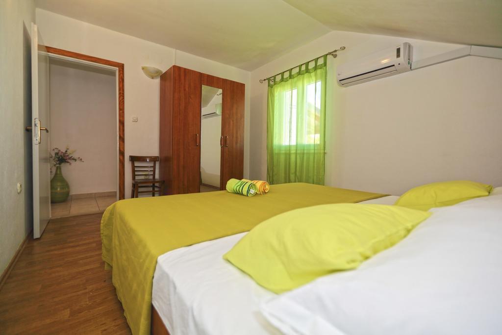 Apartmani Niki Hvar