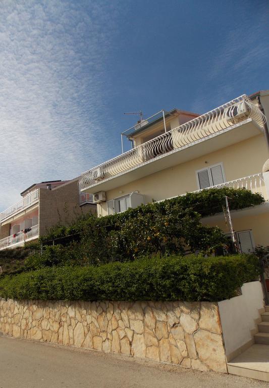 Apartmani Niki Hvar