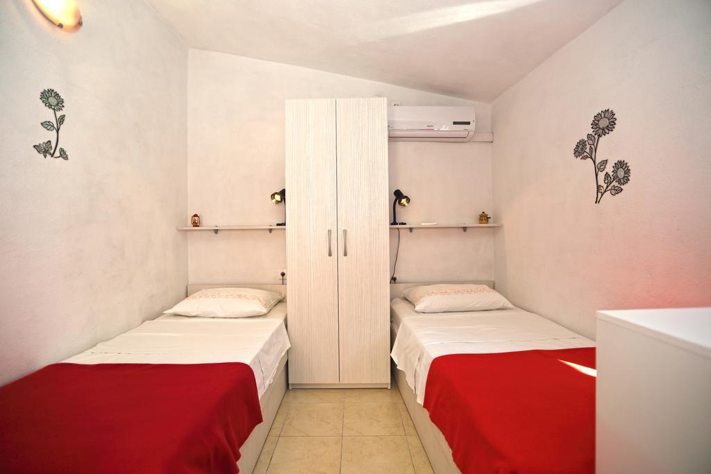 Apartmani Niki Hvar